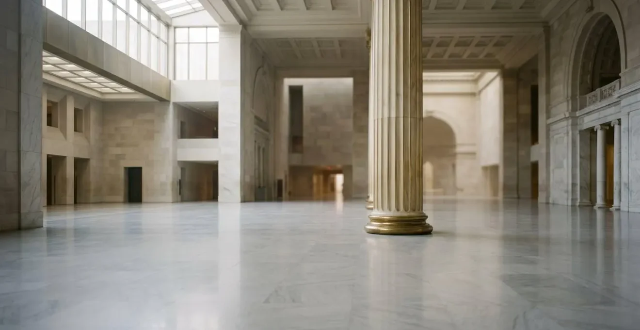 Scène architecturale minimaliste évoquant un lieu culturel prestigieux à huis clos
