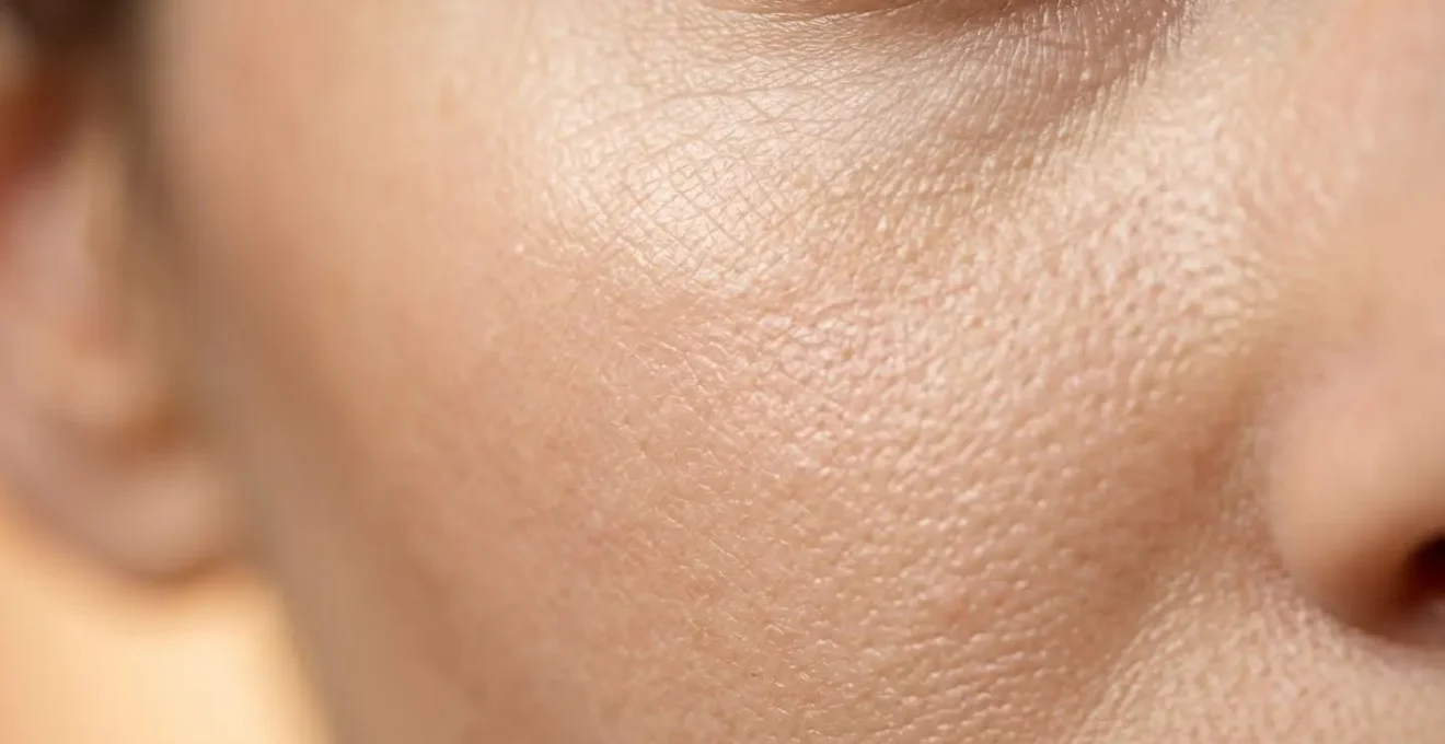 Comparaison visuelle entre technologies de radiofrequence et ultrasons pour le rajeunissement facial non invasif