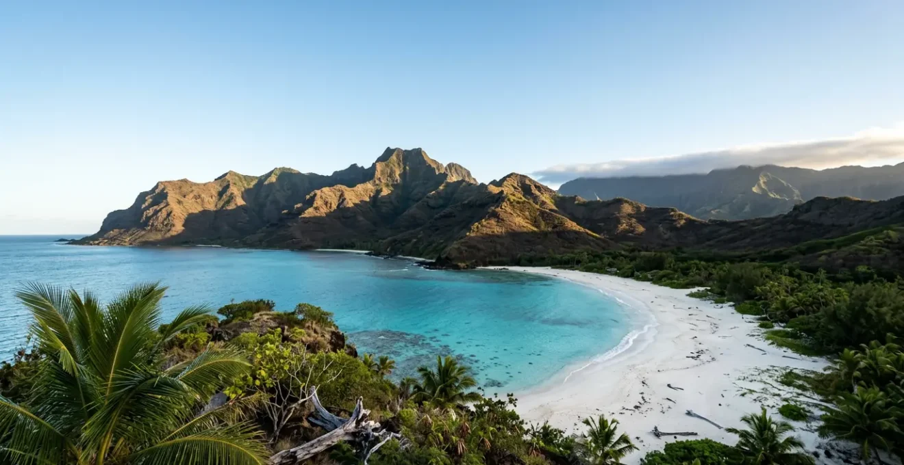 Destination tropicale de luxe sous un ciel parfaitement dégagé pendant la saison sèche