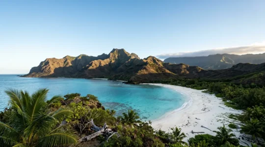 Destination tropicale de luxe sous un ciel parfaitement dégagé pendant la saison sèche